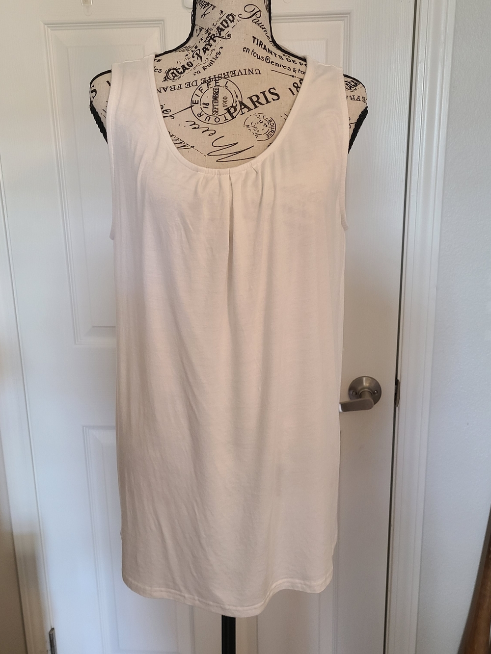 Sleeveless Scoop Neck Tunic